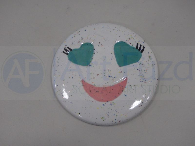 Emoji-Untersetzer im Herzaugen-Design ~ 3,5 Zoll Durchmesser.