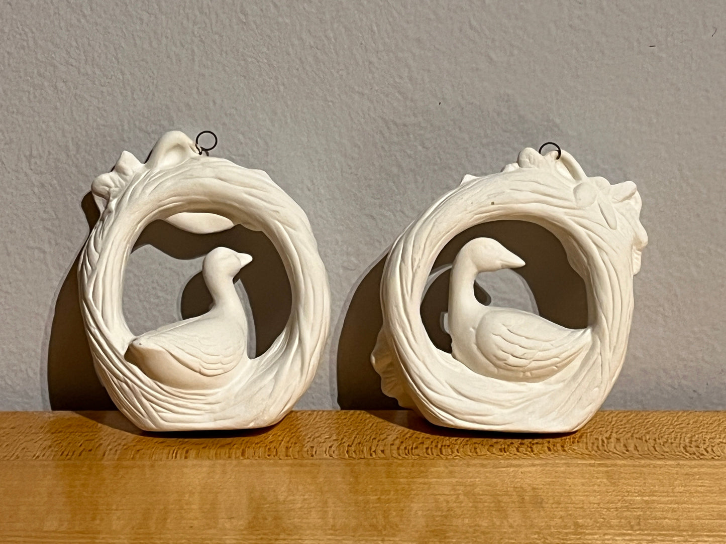 Corona con lazo y adorno navideño de pato con gancho (dos estilos) ~ 2,75 x 1 x 3,25