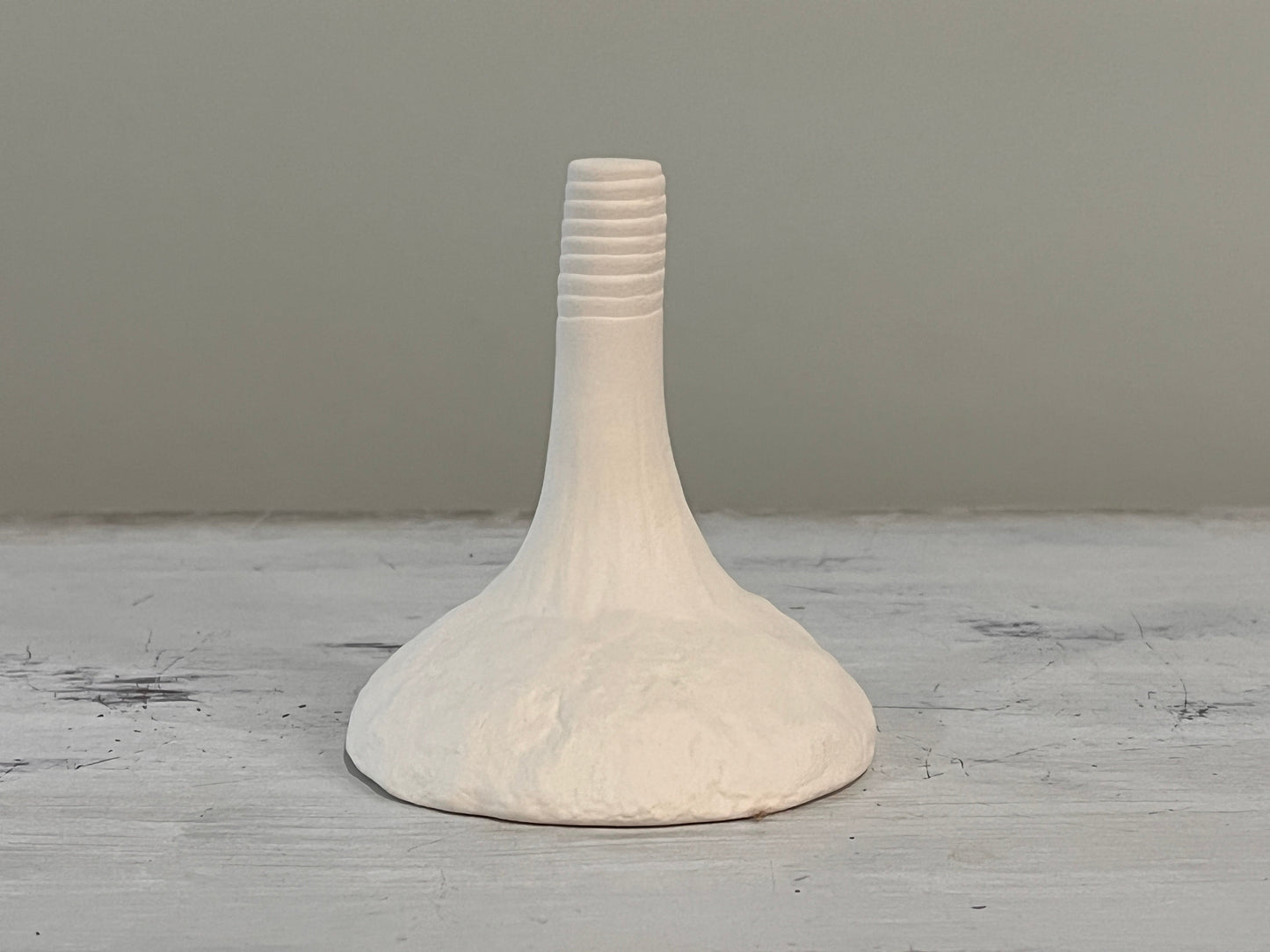Textured Screw-Ended Round Base Pedestal