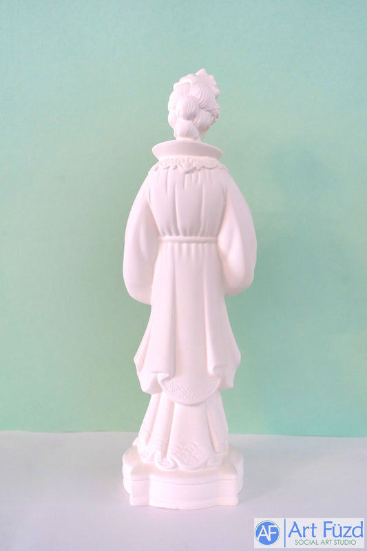 Placa con una mujer muy alta de pie con una elegante túnica sosteniendo a un bebé ~ 5,25 x 5 x 15,5