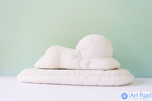 Figura de niña grande durmiendo en pijama y juego de cama a juego ~ 12,5 x 7 x 5