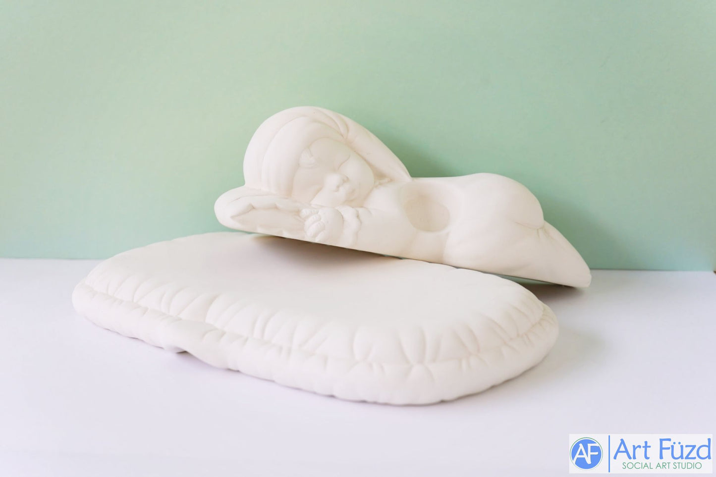 Figura de niña grande durmiendo en pijama y juego de cama a juego ~ 12,5 x 7 x 5