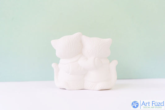 Pareja de gatos pequeños sentados ~ 3,75 x 2,5 x 3,25