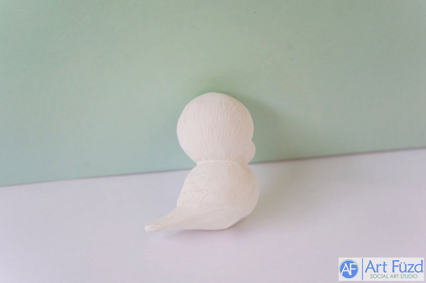 Pollito pequeño con cabeza de gran tamaño (sin pararse) ~ 2,5 x 1 x 2,5