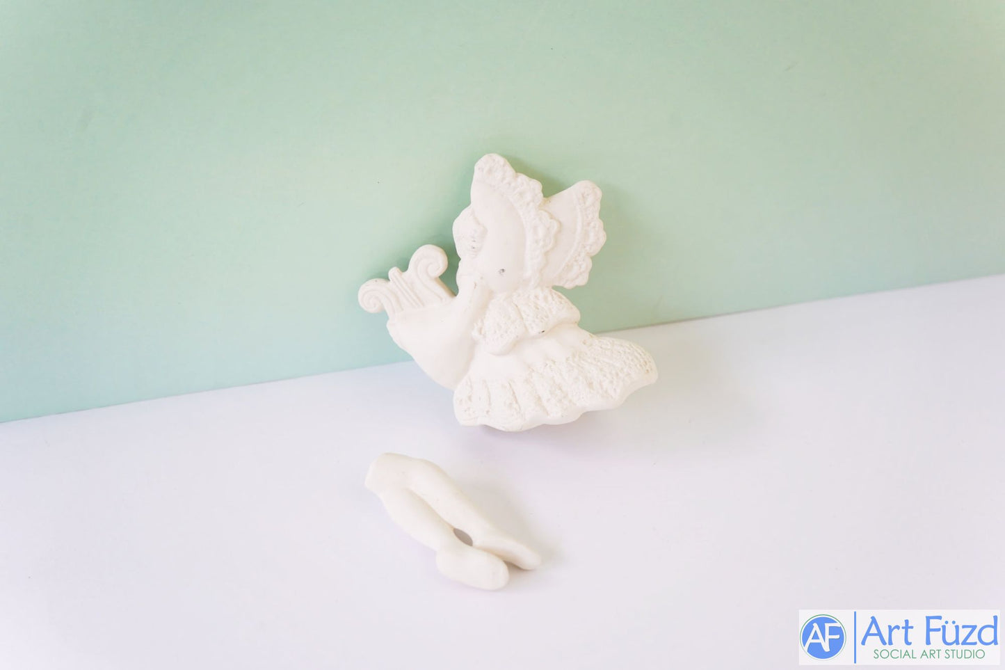 *Figura de ángel elegante mirando hacia la izquierda tocando el arpa con patas sueltas ~ 4,5 x 2,25 x 4