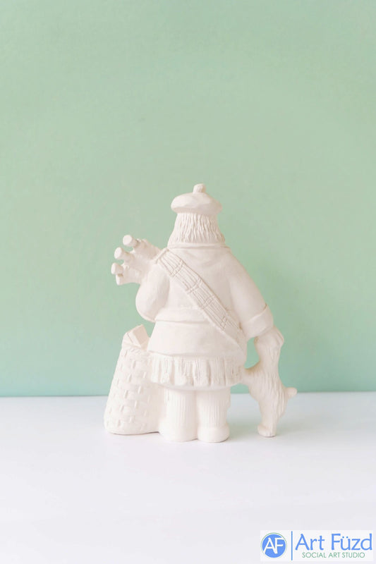 *Mittlere Vintage-Figur, Weihnachtsmann in Wintermantel und Stiefeln, der einen Welpen streichelt ~ 6,25 x 3 x 8