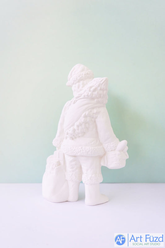 *Mittlere Vintage-Figur, Weihnachtsmann im kurzen Wintermantel und Schnürstiefeln mit Spielzeugtaschen ~ 7 x 4 x 10,25