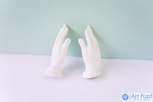*SET mit kleinen stehenden betenden Händen (2 STK) ~ je 2,5 x 1 x 3