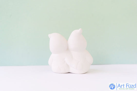 Pareja fantasma sentada en un estante pequeño ~ 3,75 x 3,5 x 3,5