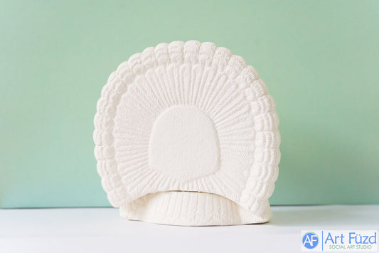 Pavo grande muy detallado sentado ~ 9 x 6,5 x 8