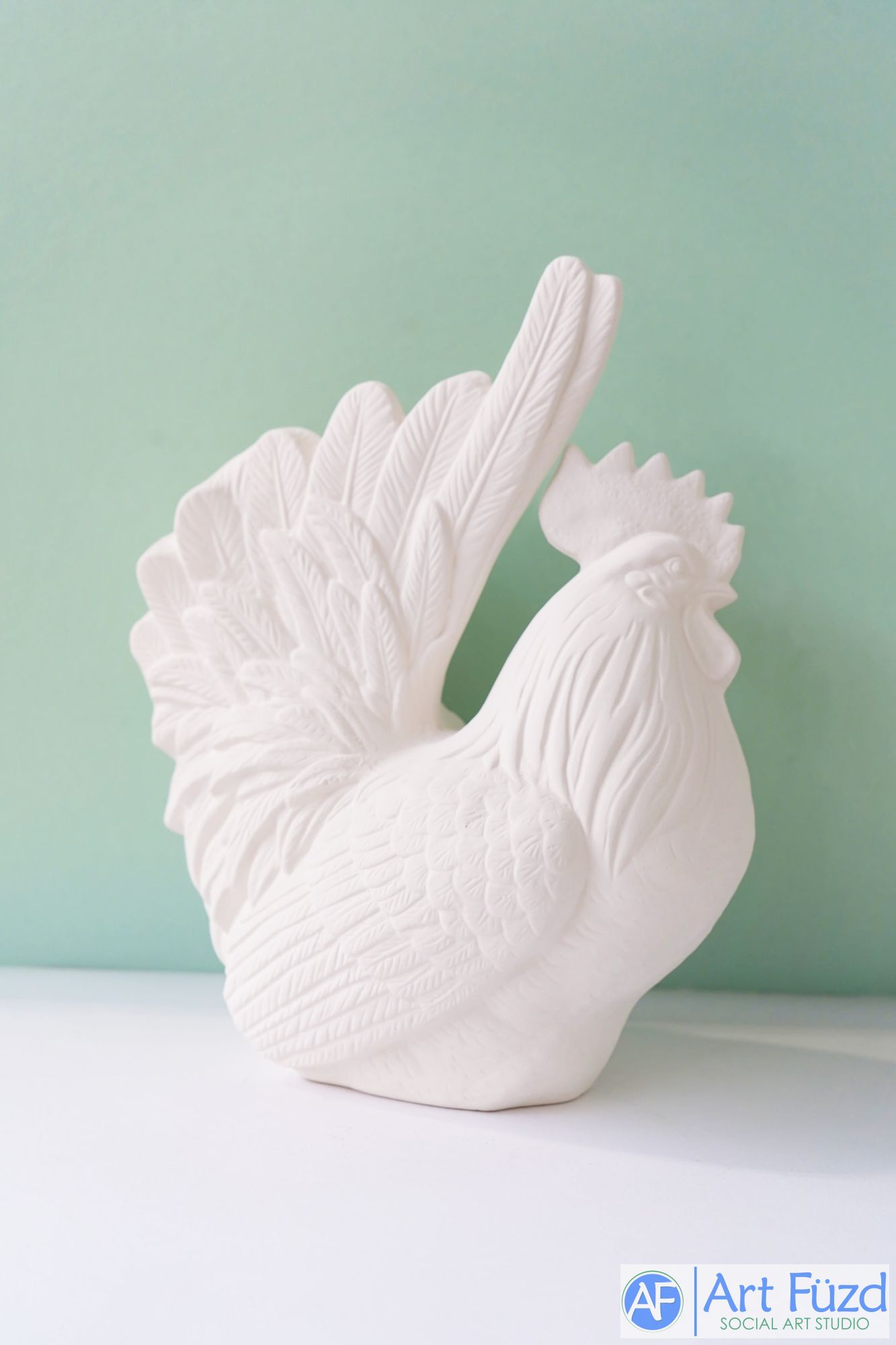 Figura de gallo o pollo grande con plumas extravagantes ~ 8,75 x 5,25 x 11