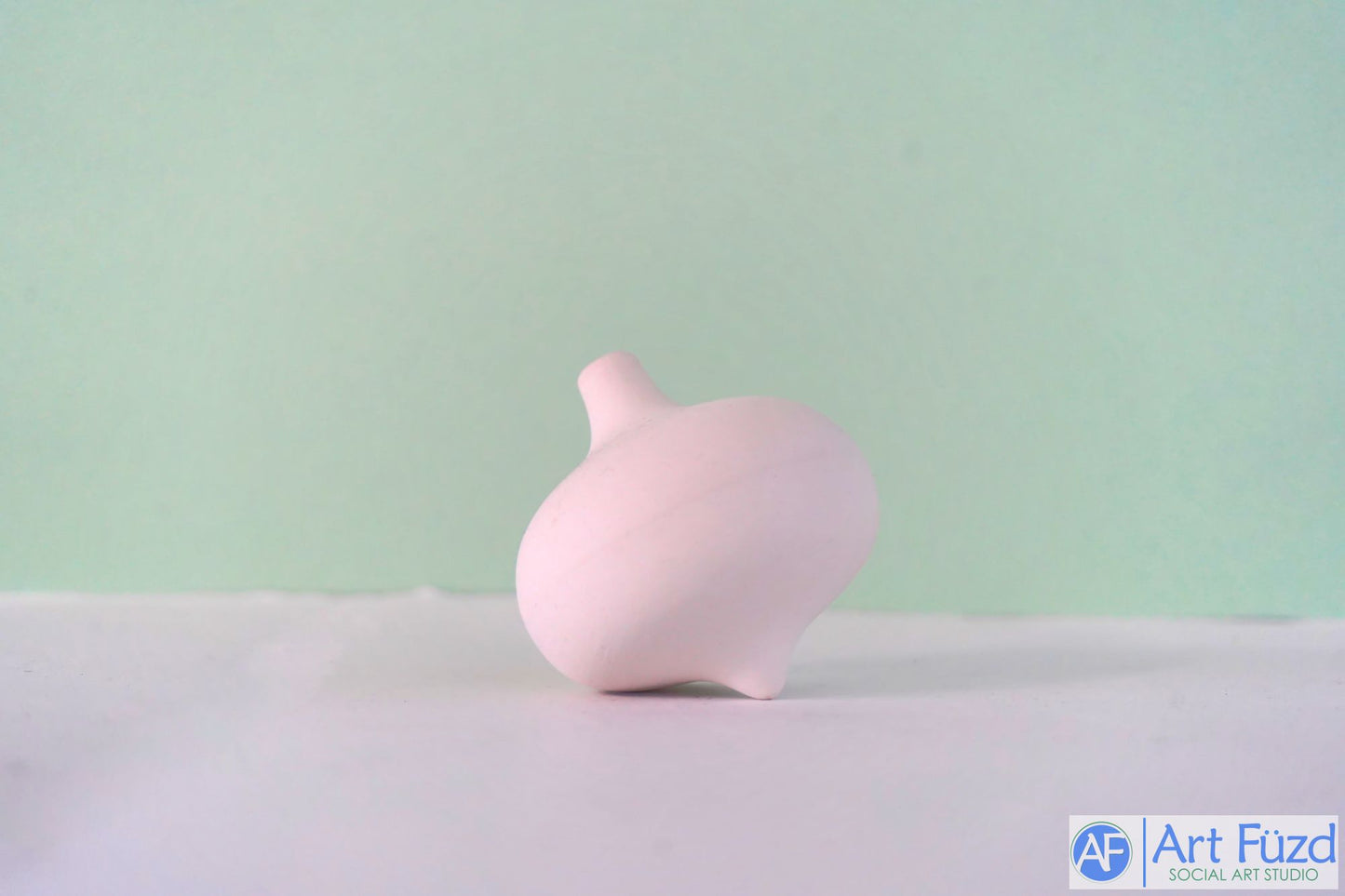 Curvy Retro Holiday Ornament, includes Hook ~ 3 x 3