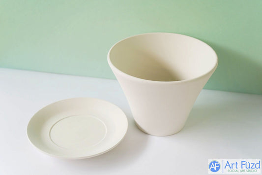 Trichterförmiger Blumentopf mit runder Tropfplatte ~ 7 Zoll Durchmesser x 5 Zoll Höhe