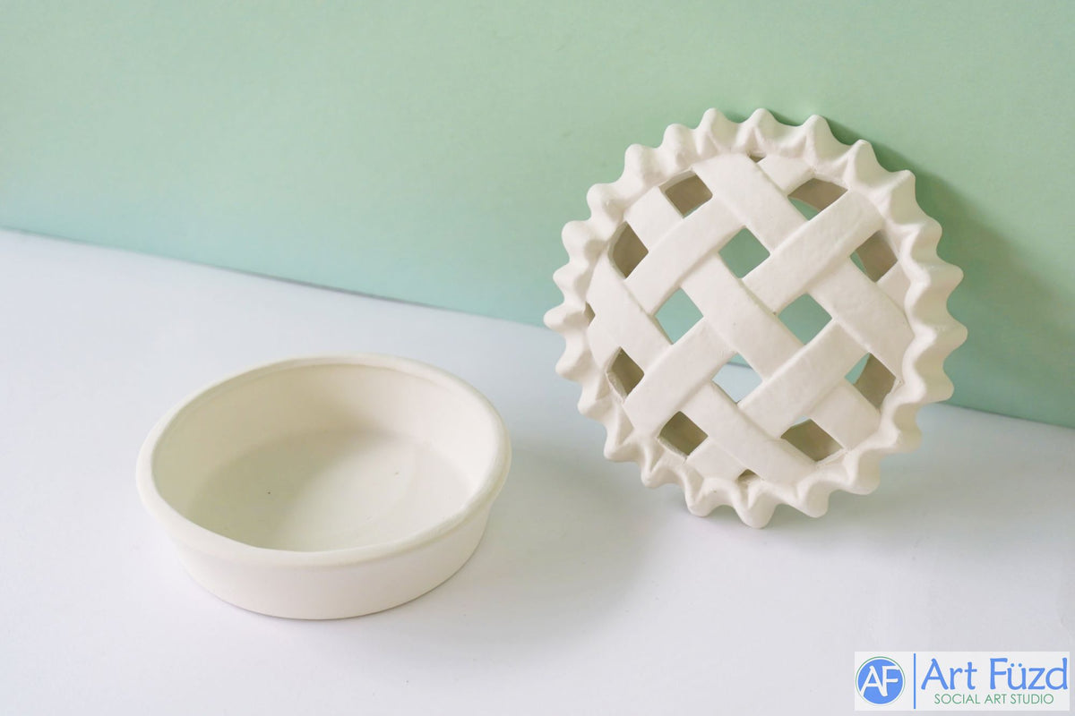 Round Crosstich Apple Pie Box ~ 6.5 x 6.5 x 2.75