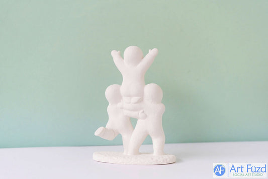 xxx-Tres bebés de nieve con dos sosteniendo a uno de ellos ~ 4,25 x 2 x 5,5