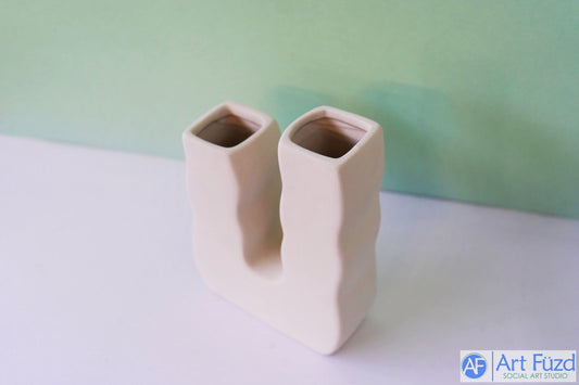 Doppelte Blumenvase mit Schnörkel ~ 5 x 2 x 6,75