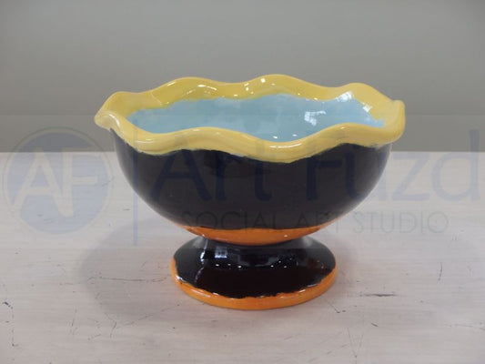 Ruffled Footed Ice Cream Bowl ~ 5.75 x 3