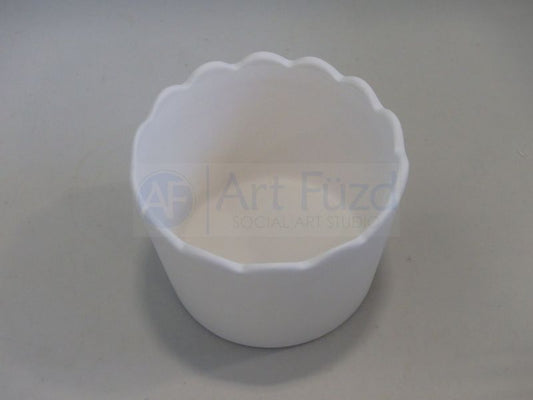 Small Scalloped Edge Ice Cream Sundae Bowl ~ 3.5 x 3.5 x 2.5