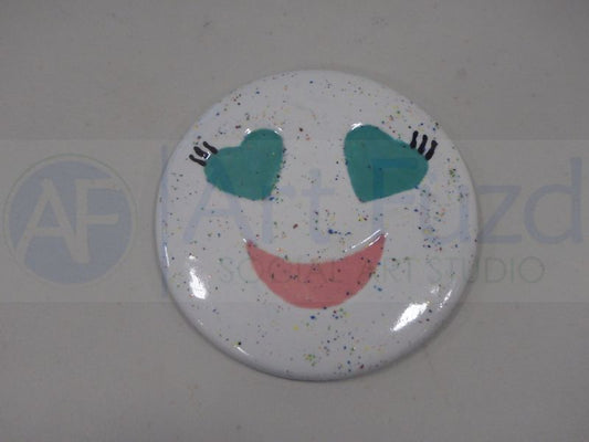 Emoji-Untersetzer im Herzaugen-Design ~ 3,5 Zoll Durchmesser.