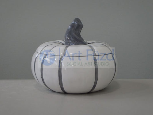 Pumpkin Tureen with Lid ~ 8 x 6.5
