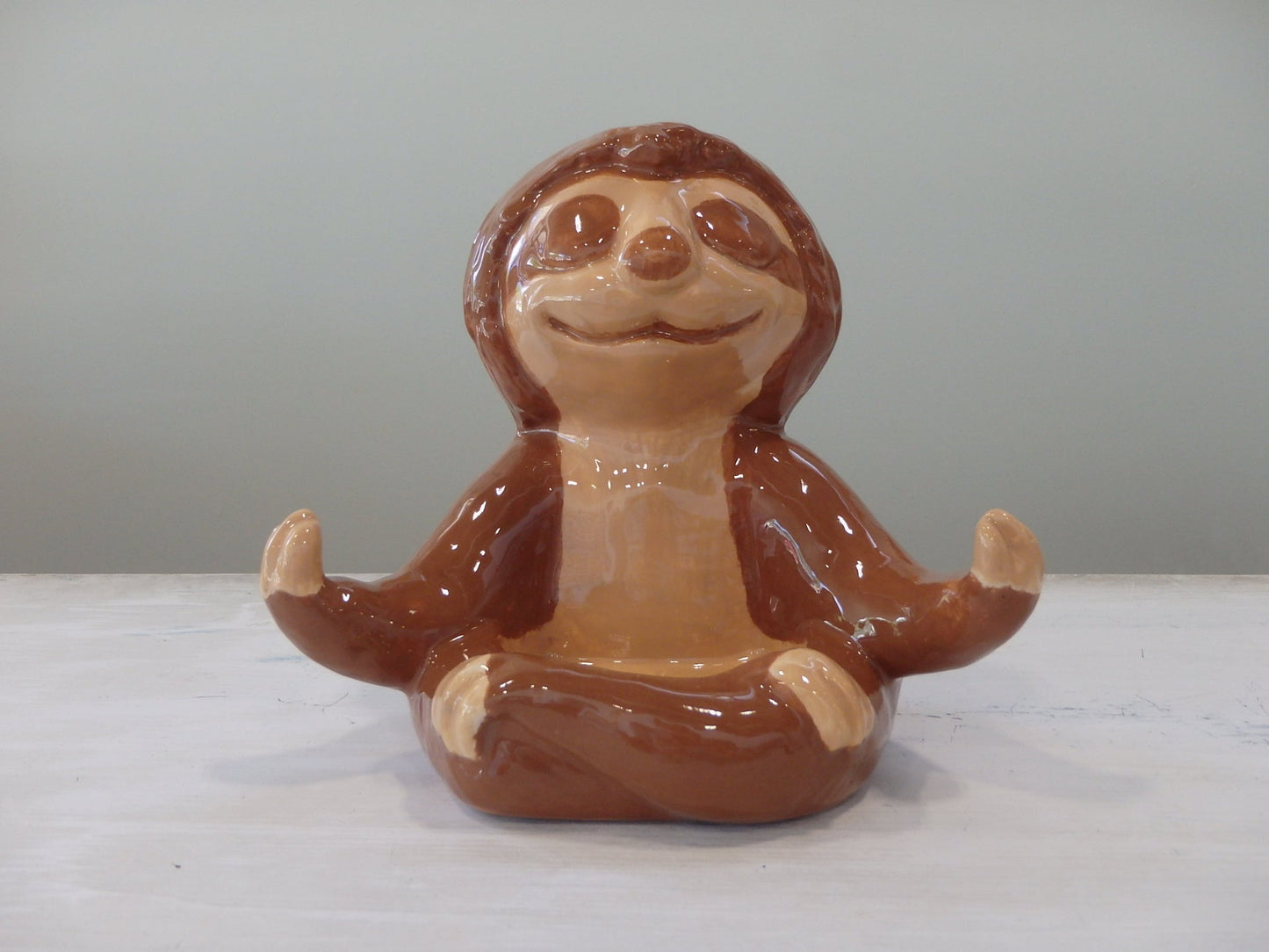 Mittleres meditierendes Faultier ~ 6,75 x 6