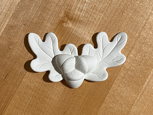 Flat Holly Leaf Garland ~ 4 x 0.5 x 2.5