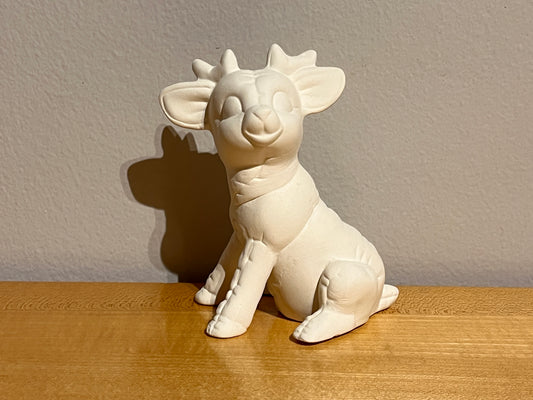 xxx-Pequeño reno Softee sentado y alerta ~ 3,75 x 3 x 4