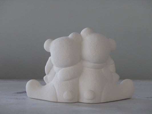 xxx-Dos osos sentados sosteniendo una canasta con un conejito bebé ~ 6,75 x 2,75 x 4,5