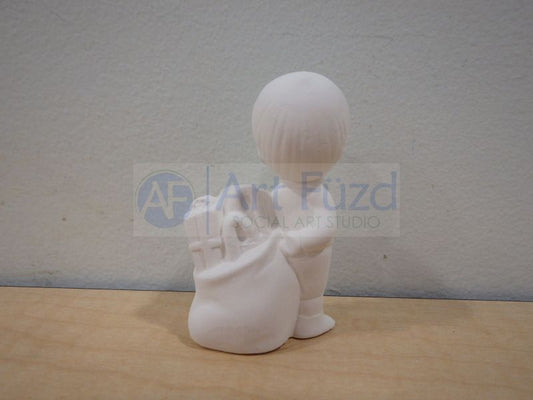 Kleiner Kleinkindjunge mit Spielzeugtasche ~ 1 x 2,5