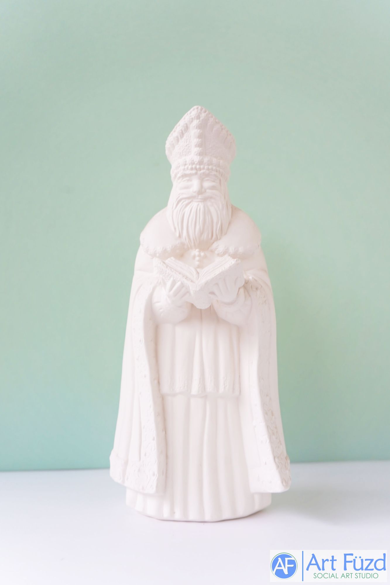*Medium Vintage Santa in Fancy Hat and Tiered Robe with Large Book Figurine ~ 5.25 x 5.25 x 11.25