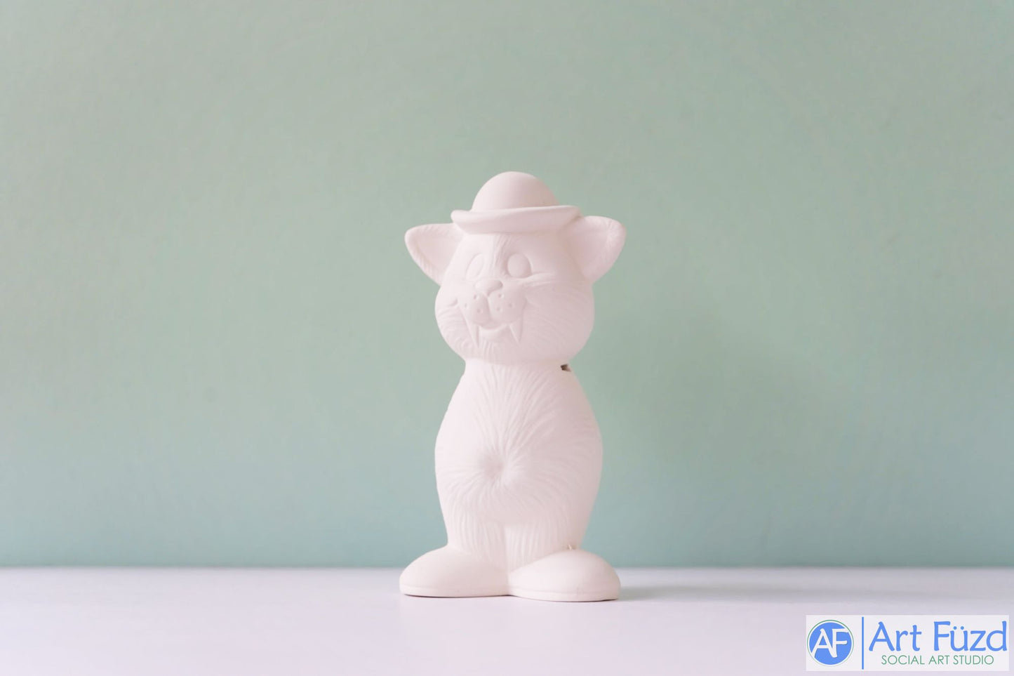 Pequeño gato de pie sin brazos con colmillos ~ 2,5 x 2 x 4,5