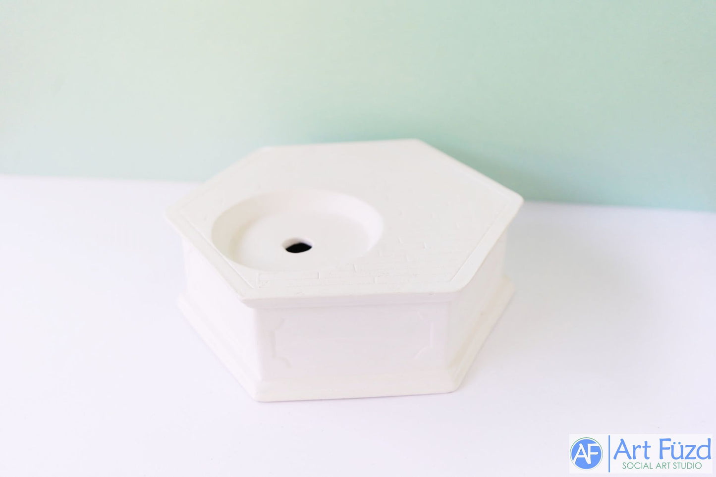 Großer sechsseitiger Spieluhrständer mit Ziegelplattform und unterem Bereich ~ 8 x 8 x 2,5