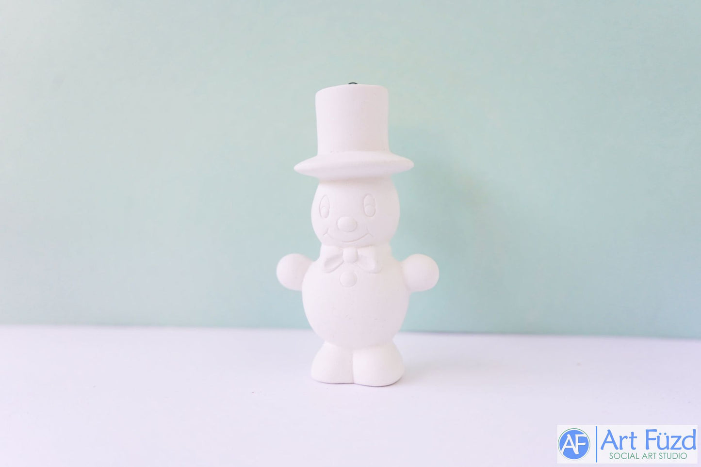 *Kleiner Schneemann mit Zylinder, Weihnachtsornament mit Haken ~ 2,5 x 2 x 4,25
