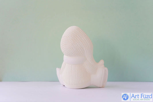 Mittlerer Schneemann mit Mütze, Schal und Fäustlingen und Schlittschuhen ~ 6 x 3,75 x 6