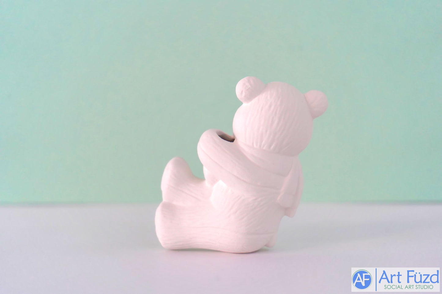 xxx-Oso pequeño con bufanda de invierno recostado ~ 3 x 1,5 x 3