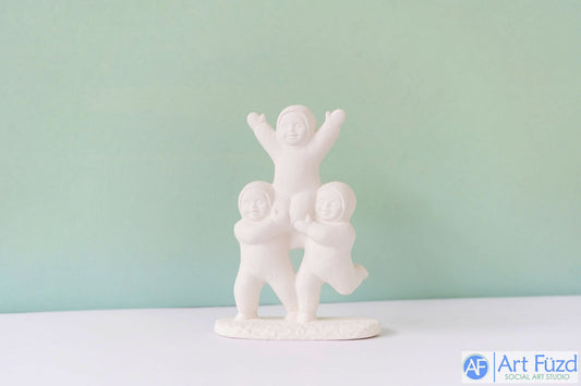 xxx-Tres bebés de nieve con dos sosteniendo a uno de ellos ~ 4,25 x 2 x 5,5