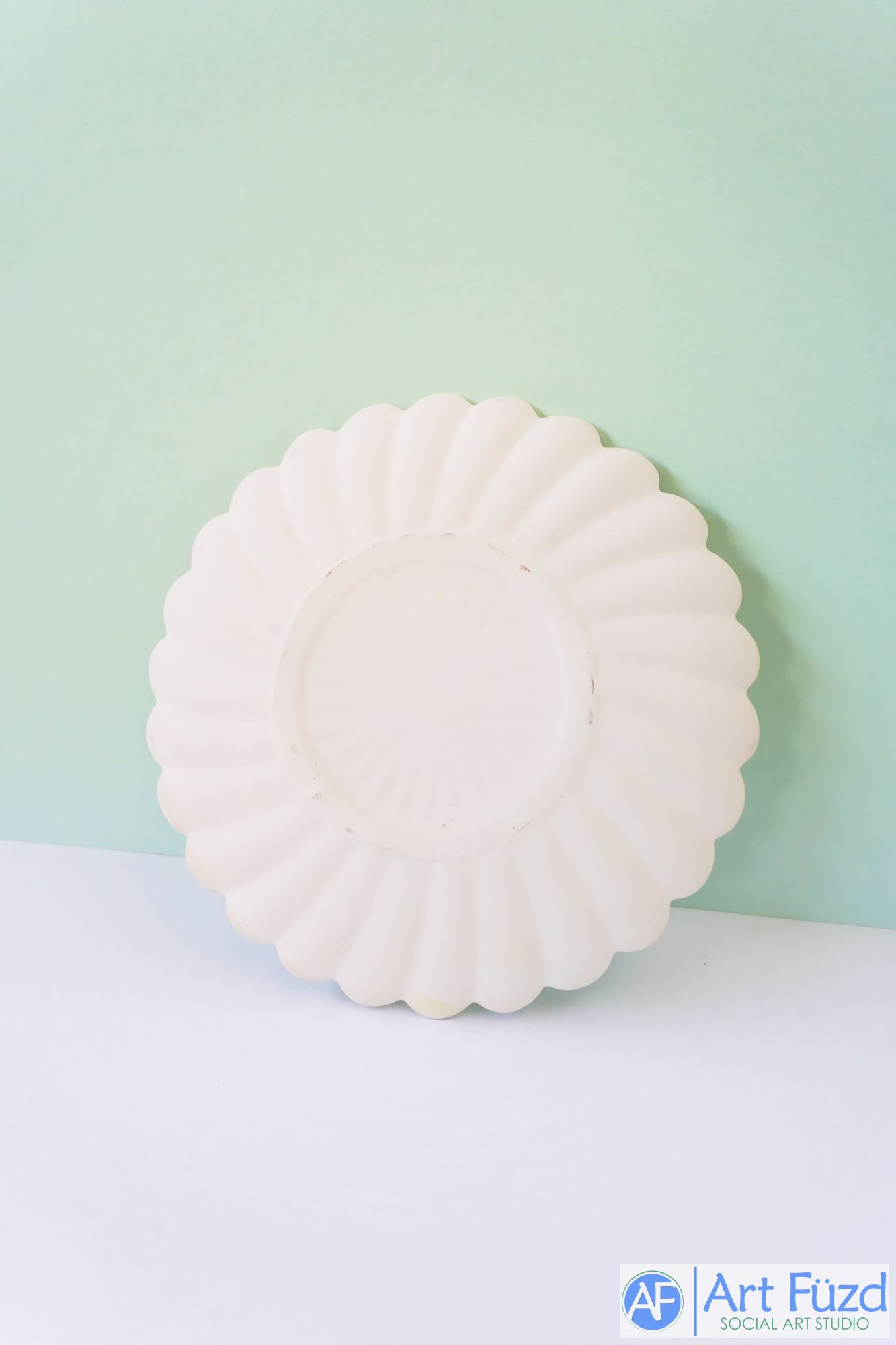 *Round Spiral Dinner Plate ~ 10 dia. x 1