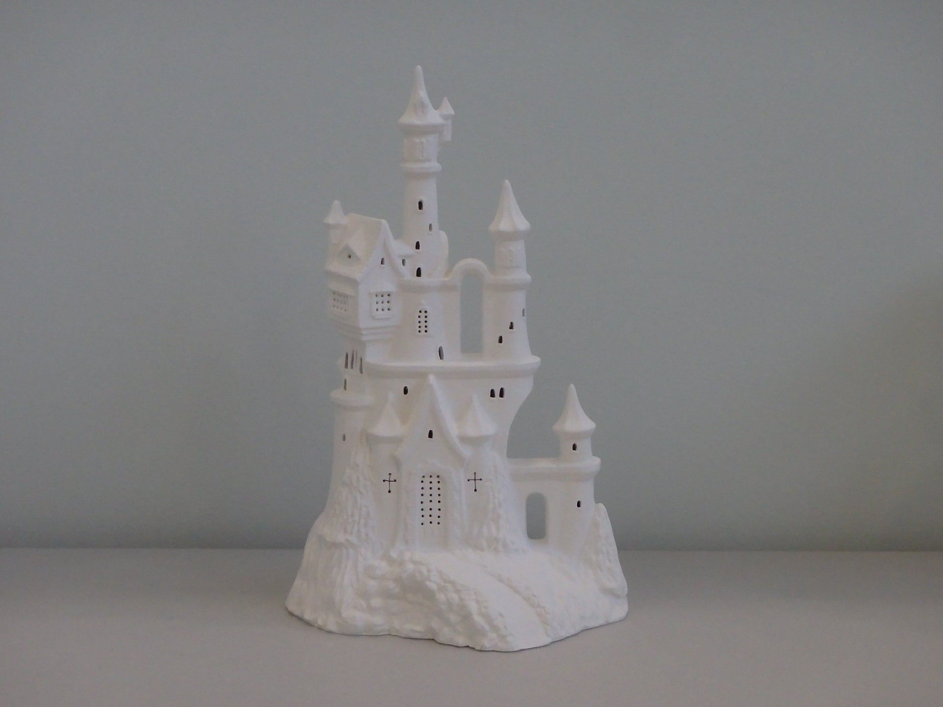 Enchanted Vintage Castle Figurine ~ 7.25 x 5.75 x 11